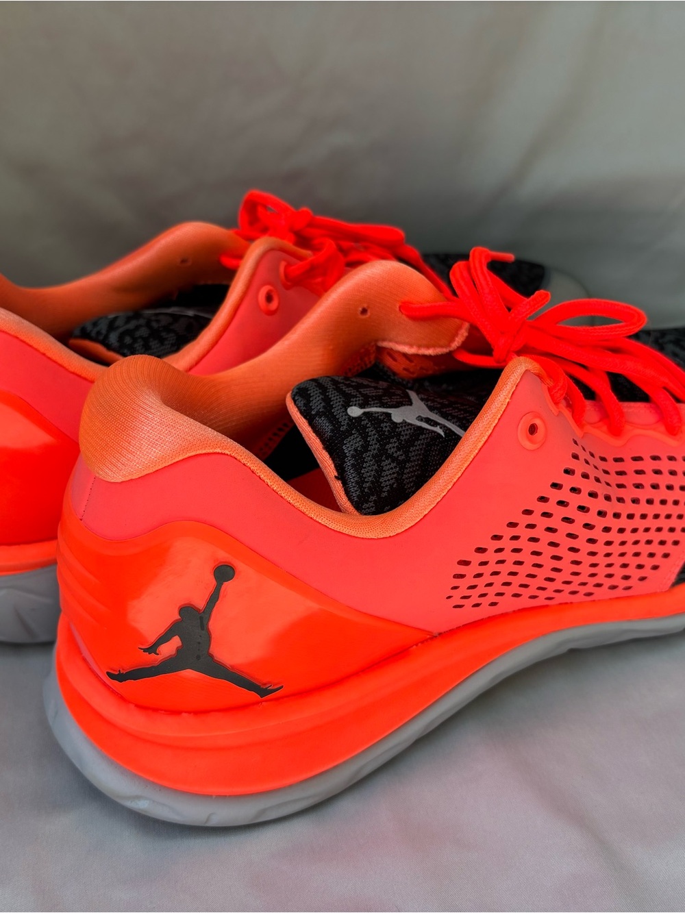 Jordan Men’s Bright Neon Orange Athletic Shoes Size 15 - Picture 12 of 16